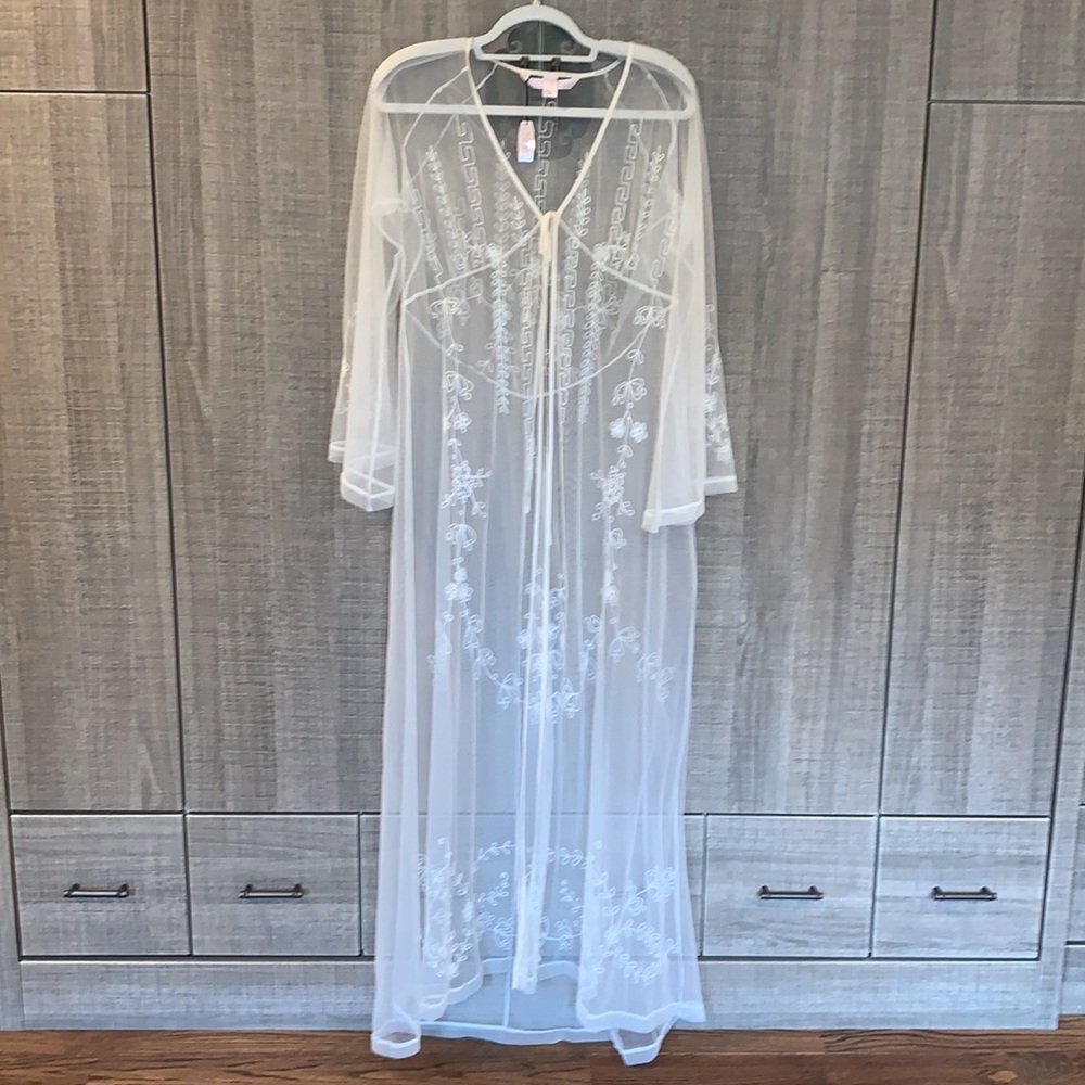 Victoria’s Secret Embroidered Robe - Picture 3 of 13